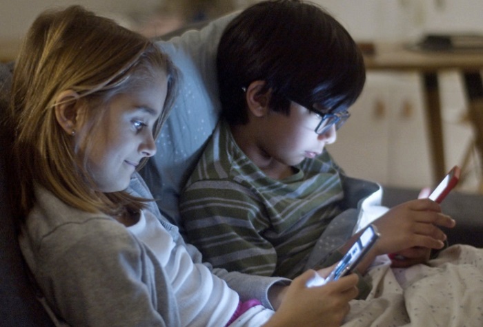 Immagine che raffigura Incontro tematico | Bambini connessi: come muoversi da genitori consapevoli