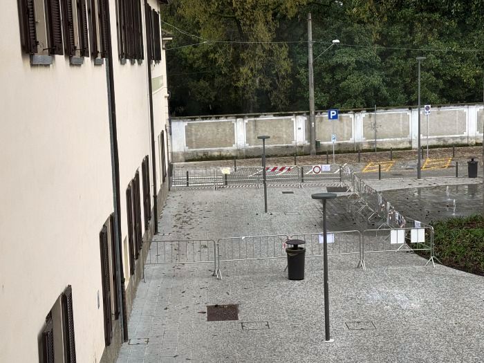 Immagine che raffigura Delimitazione area in piazza della Resistenza e porzione di marciapiede via Grandi